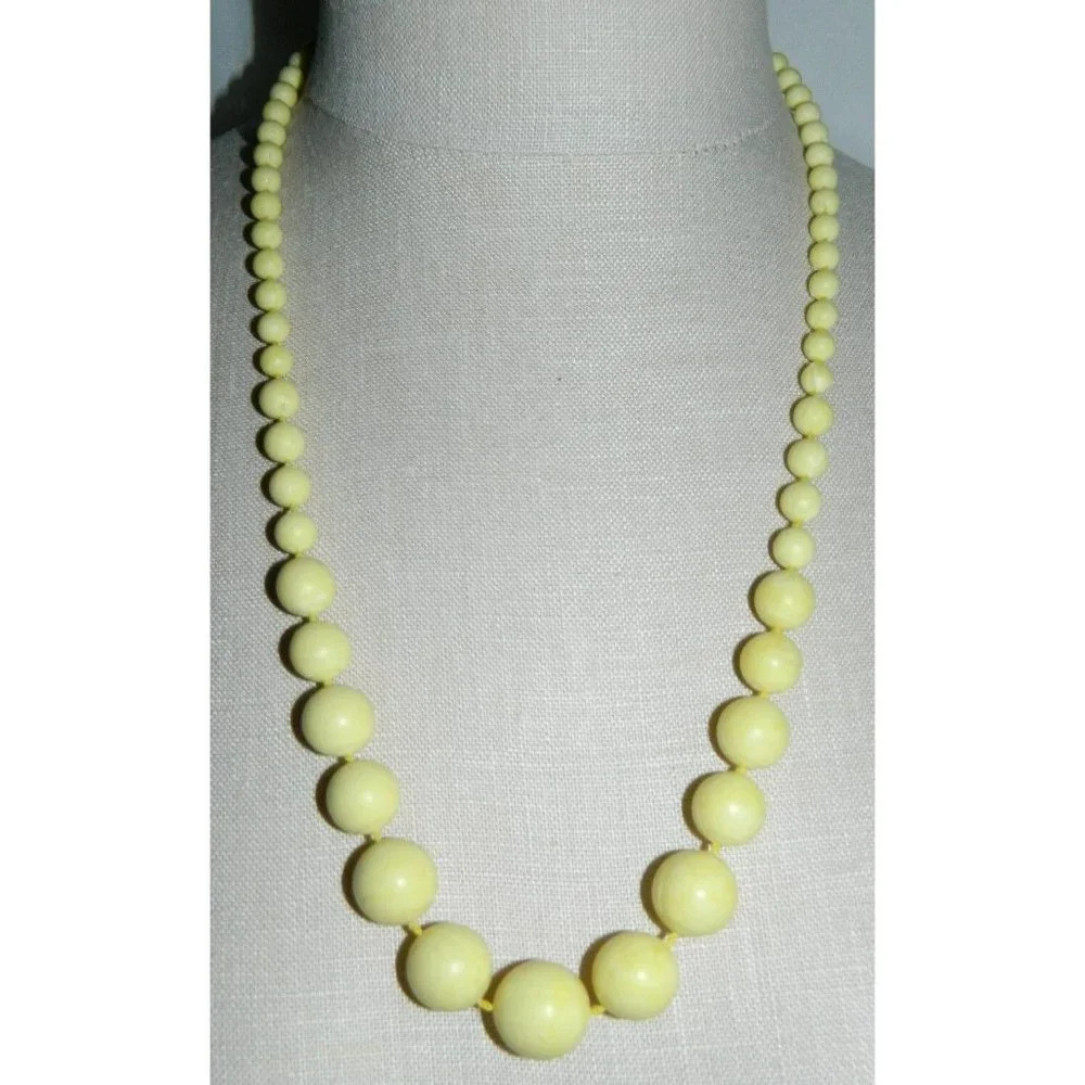 VTG Light Yellow Plastic Graduated Beaded Necklace